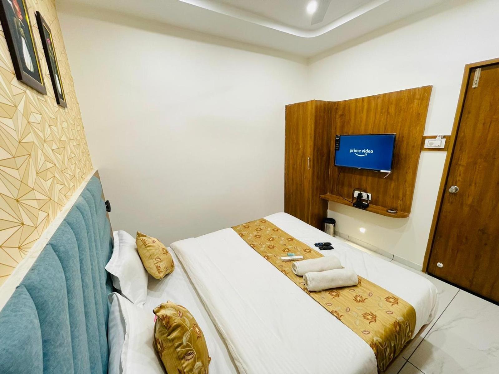 Hotel Avenue Sky Ahmedabad Exterior photo