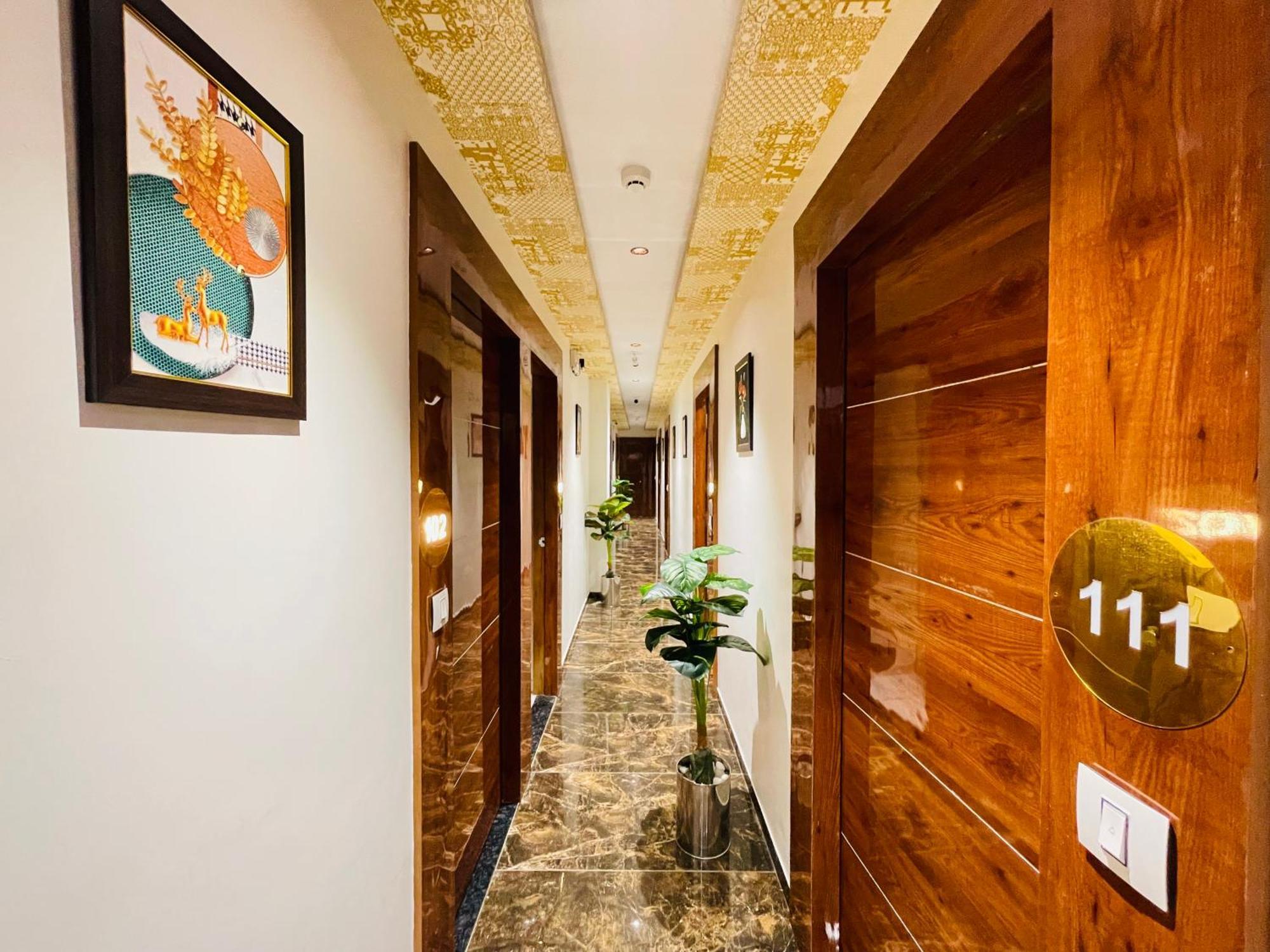 Hotel Avenue Sky Ahmedabad Exterior photo