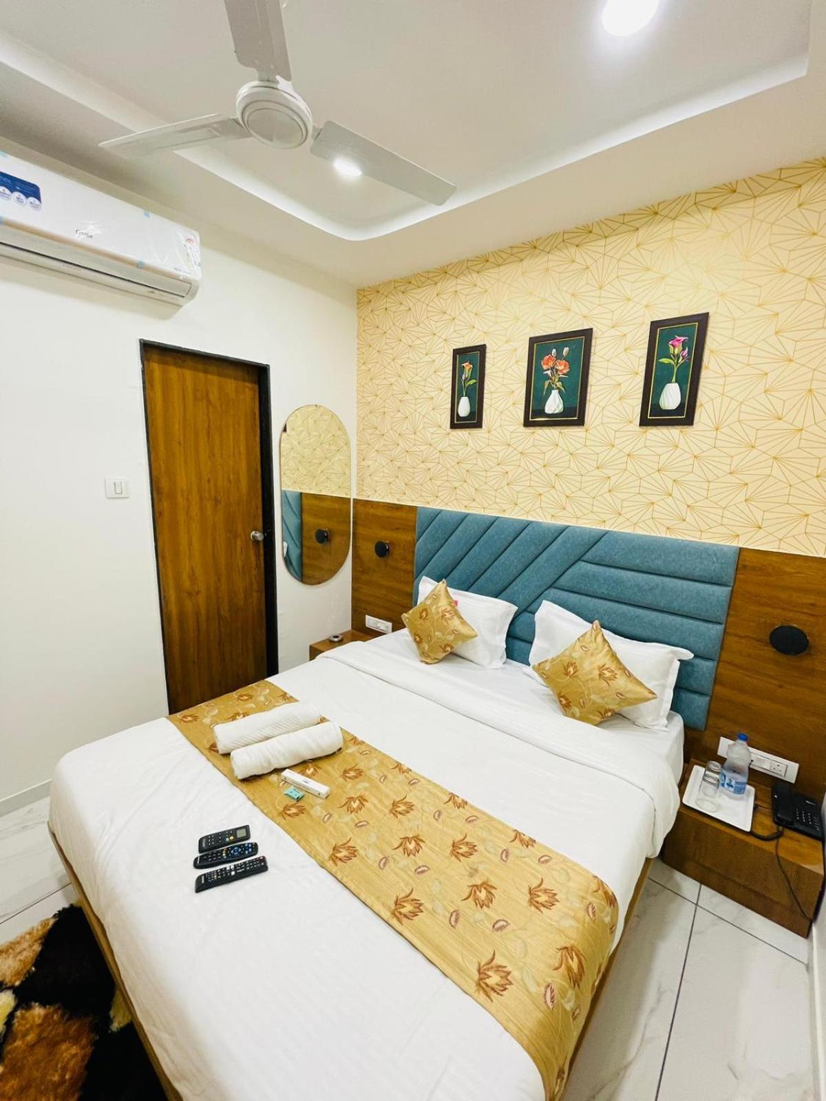 Hotel Avenue Sky Ahmedabad Exterior photo